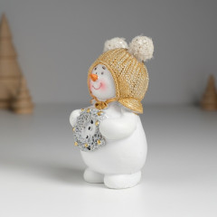 Фигурка «Снеговик в шапке с помпошками» - Фото 1