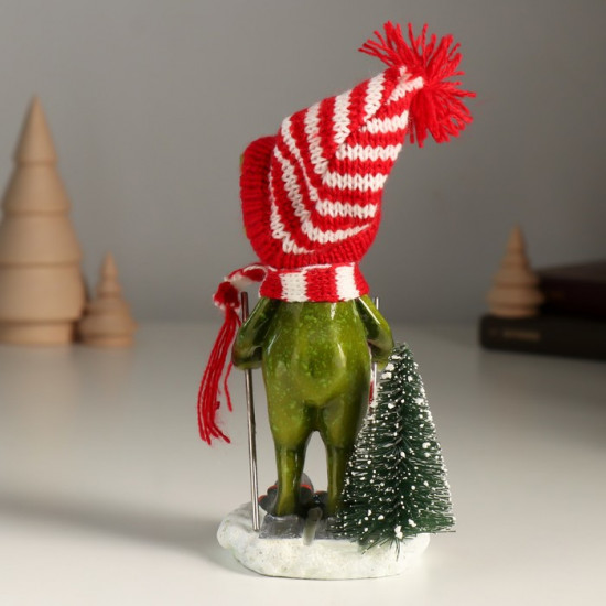 Фигурка «Лягуха в шапочке и шарфике на лыжах»