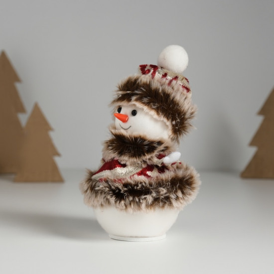Фигурка «Снеговик в красной шубке с узорами»
