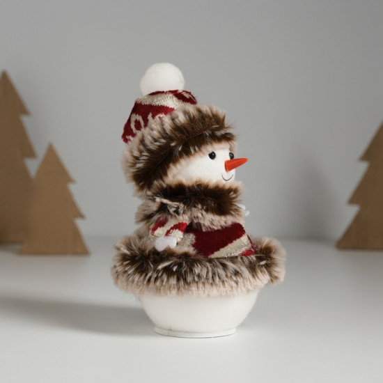 Фигурка «Снеговик в красной шубке с узорами»