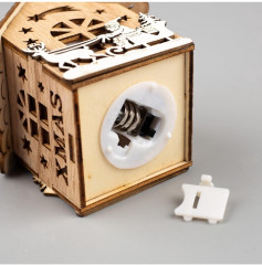 Игрушка ёлочная «Домик с Дедом Морозом на санках» - Фото 7