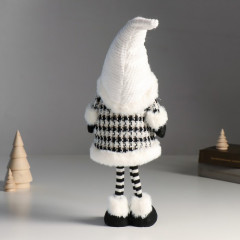 Кукла интерьерная текстильная «Дед Мороз в кафтане с рисунком гусиная лапка» - Фото 2