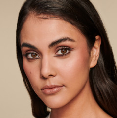 Мерцающий спрей для фиксации макияжа «Shake Fix Glow» - Фото 6