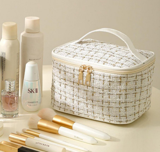 Косметичка с ручкой и подарком