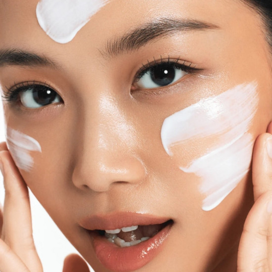 Солнцезащитный крем для лица SPF 50+ PA+++ «Zero-Cast Moisturizing Finish Sunscreen»