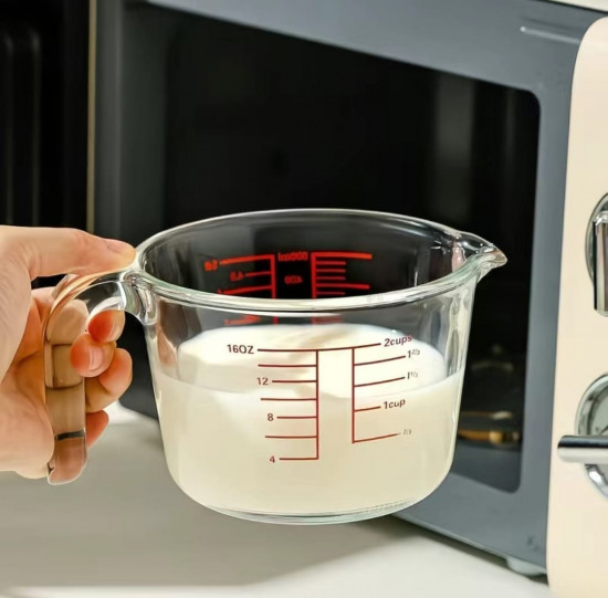 Стеклянный мерный стакан с ручкой и носиком