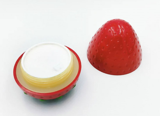 Крем для рук увлажняющий в виде клубники