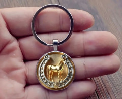 Брелок-кулон «Лошадь в подкове» - Фото 1