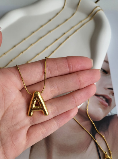 Колье с подвеской «А»