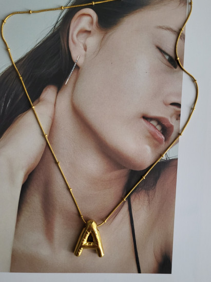 Колье с подвеской «А»