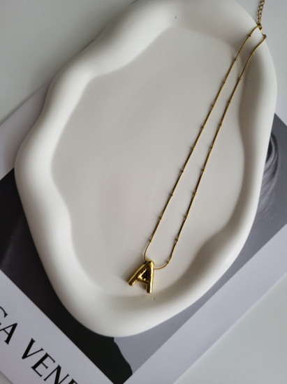 Колье с подвеской «А»