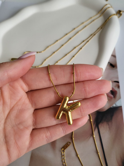 Колье с подвеской «К»