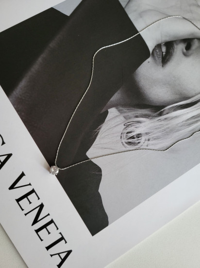 Колье с кулоном