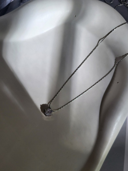 Колье с кулоном