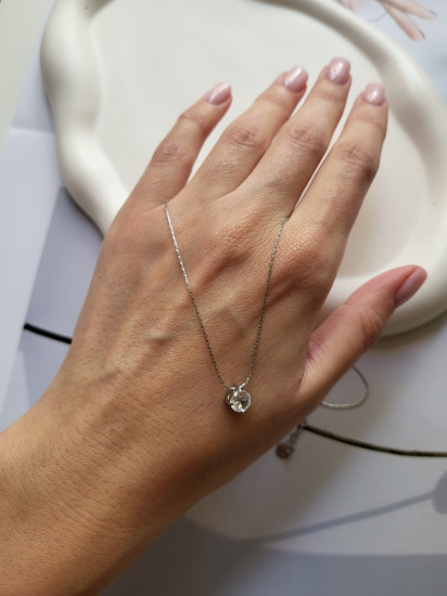 Колье с кулоном