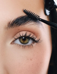 Гель для бровей «Eyebrow Shaper Wax» - Фото 2