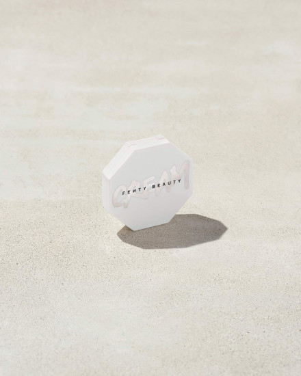 Кремовые румяна «Cheeks Out Freestyle Cream Blush»