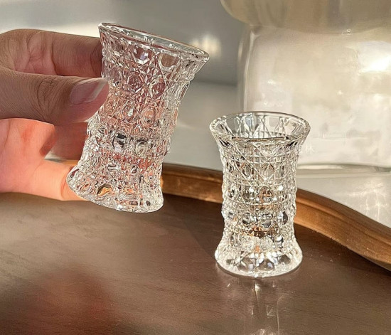 Набор стеклянных рюмок с рельефным узором