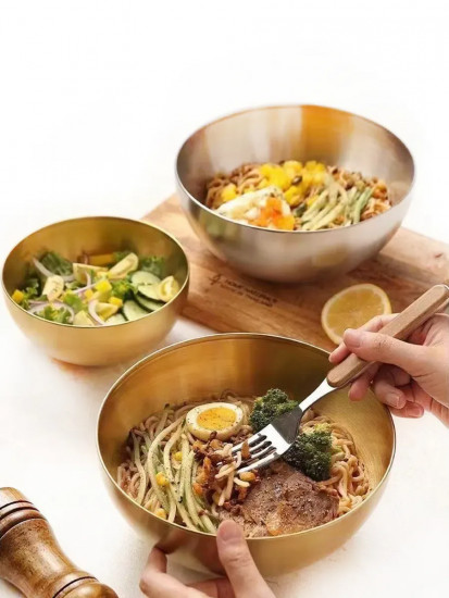 Комплект из мисок, блюдца и соусника