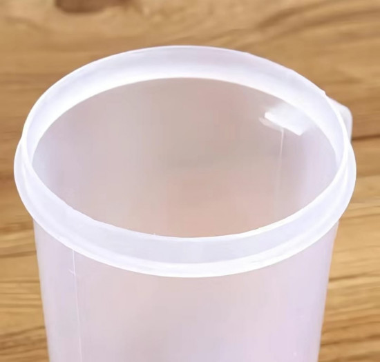 Мерный стакан с крышкой и ручкой