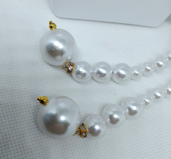 Сотуар из белых бусин, имитация жемчуга