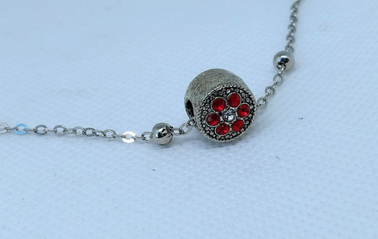 Цепочка ручной работы с подвеской с кристаллами