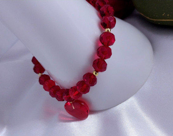 Женский браслет ручной работы из красных бусин