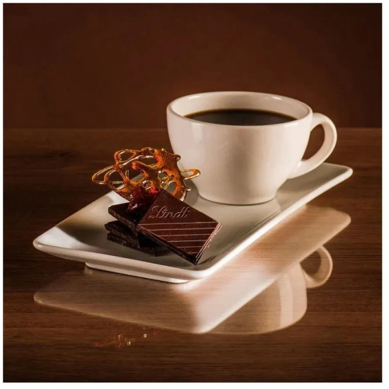 Шоколад горький с кусочками карамели и морской солью