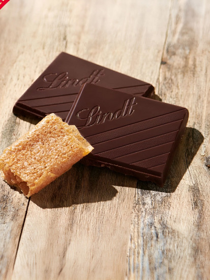 Шоколад темный с хрустящими вафельными кусочками и карамелью