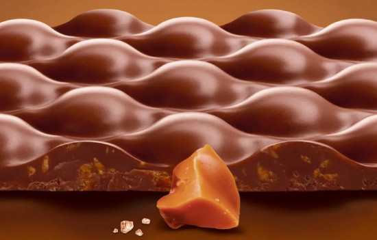 Шоколад молочный с хрустящей карамелью и морской солью