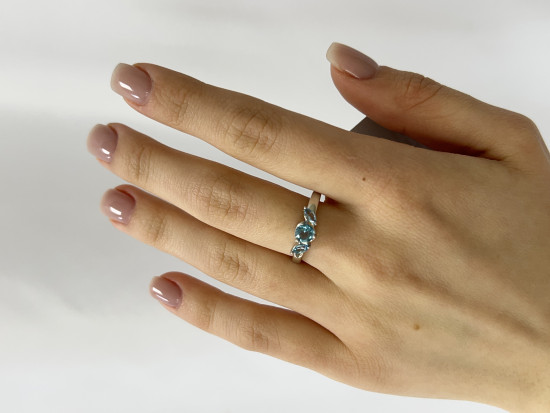 Кольцо из серебра с топазами