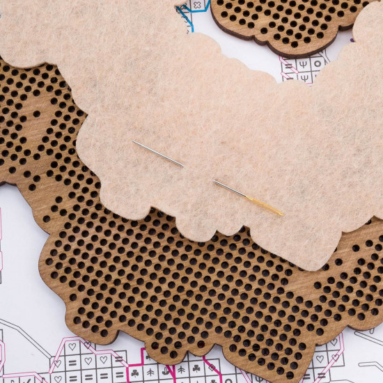 Набор для вышивания на деревянной основе «Пасхальный венок 2»