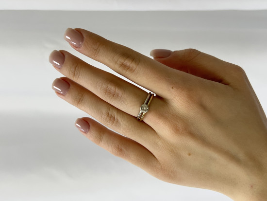 Кольцо из серебра с бриллиантом