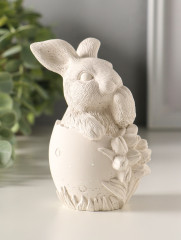 Фигурка «Заяц пасхальный с букетом» - Фото 1