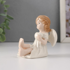 Фигурка «Девочка-ангел в белом платье с сердцем сидит» - Фото 1
