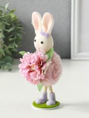 Фигурка пасхальная «Зайка в платьице с бутоном пиона в лапках» - Фото 3