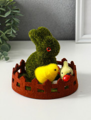 Фигурка пасхальная «Зайчик с цыплятами на лужайке с забором» - Фото 1