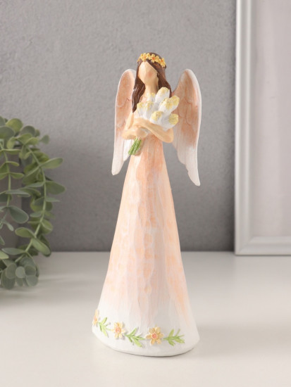 Фигурка «Девушка-ангел в персиковом платье с букетом тюльпанов»