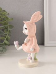 «Зайка в вязаном розовом платьице, сердечко на лапе» - Фото 3