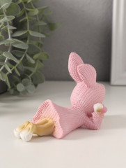Фигурка «Зайка в вязаном розовом платьице, смотрит на сердечко» - Фото 4