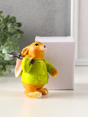 Фигурка «Зайчик с лопатой в зелёном пальто» - Фото 4