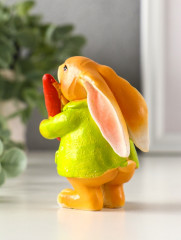 Фигурка «Зайчик с морковью в зелёном пальто» - Фото 2