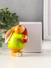 Фигурка «Зайчик с морковью в зелёном пальто» - Фото 4