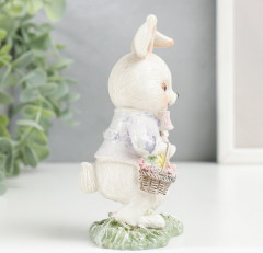 Фигурка «Нарядный зайчик с корзиной цветов на полянке» - Фото 1