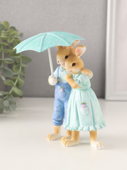 Фигурка «Парочка кроликов в голубых нарядах под зонтом»