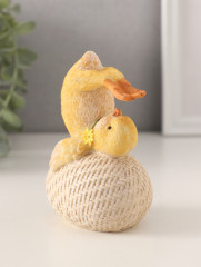 Фигурка «Цыплёнок на яйце: йога» - Фото 1