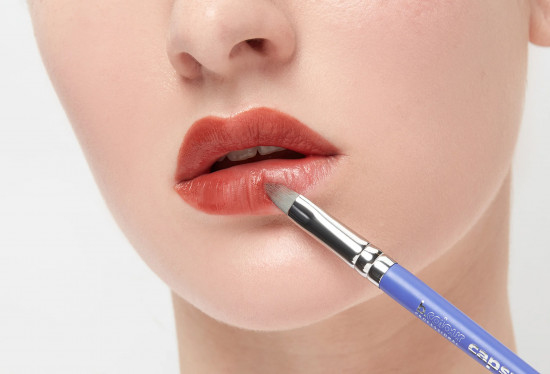 Кисть для макияжа губ 2 в 1 № 09