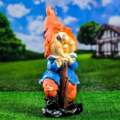 Садовая фигура из полистоуна «Гном с мотыгой» - Фото 3