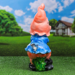 Садовая фигура из полистоуна «Гном с мотыгой» - Фото 4