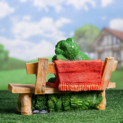 Садовая фигура из полистоуна «Лягушка сидит на лавочке» - Фото 8